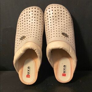 Buxa Swedish Clogs Wooden Scandinavian Shoes sz 40/9.5 Cream Leather Perforated